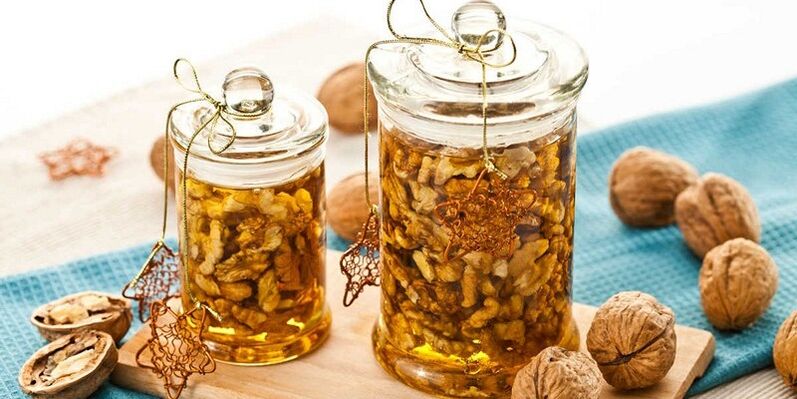 Nuts with honey - a healthy food that can increase male activity
